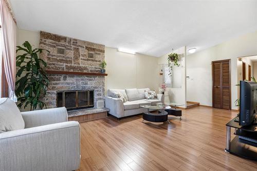 122 James Carleton Drive, Winnipeg, MB 