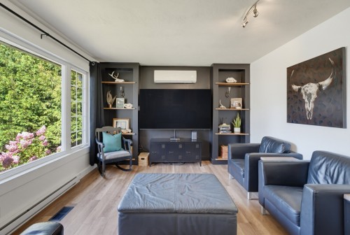 Salon - 8 Rue De Napierville, Cantley, QC 