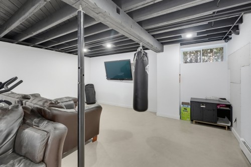 Salle familiale - 8 Rue De Napierville, Cantley, QC 