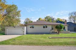 431 Haney ST  Winnipeg, MB R3R 0Y5