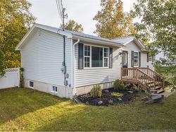 9 Dunn AVE  Saint Andrews, NB E5B 3V4