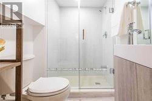 6 LARKHALL AVENUE , Toronto, Ontario M1J 1V1 3