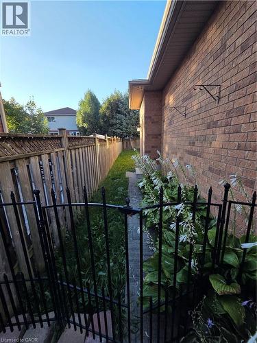 264 HOLBEACH Court Unit# LOWER , Waterloo, Ontario N2J 4Y7 3