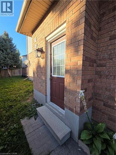 264 HOLBEACH Court Unit# LOWER , Waterloo, Ontario N2J 4Y7 4