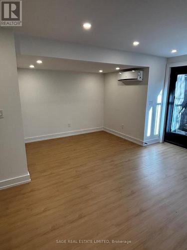 WALK OUT - 22A AUSTIN TERRACE , Toronto, Ontario M5R 1X9 5