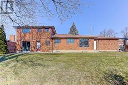 GROUND UNIT - 87 STOCKDALE CRESCENT Richmond Hill, ON L4C 3T1