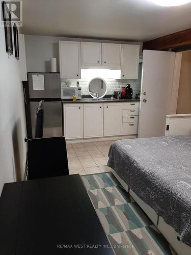 B1 - 34 PENHURST AVENUE , Toronto, Ontario M8Y 3A9 3