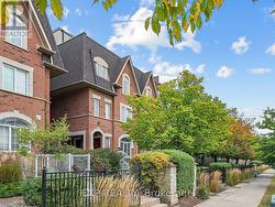 16 - 615 SHORELINE DRIVE  Mississauga, ON L5B 4K4