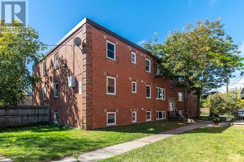 3 - 3 APPLEWOOD AVENUE , Hamilton, Ontario L8G 3S4