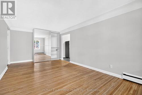 3 - 3 APPLEWOOD AVENUE , Hamilton, Ontario L8G 3S4 5