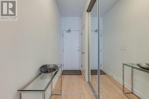 702 - 32 CAMDEN STREET , Toronto, Ontario M5V 1V1 3