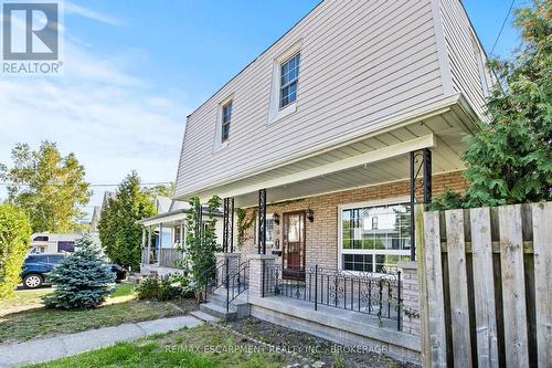 UPPER - 15 MCCORMICK STREET , Welland (Prince Charles), Ontario L3C 4L8 2