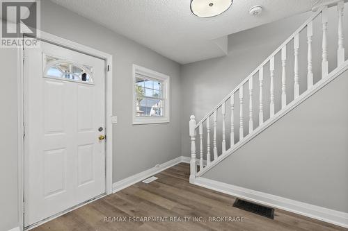 UPPER - 15 MCCORMICK STREET , Welland (Prince Charles), Ontario L3C 4L8 4