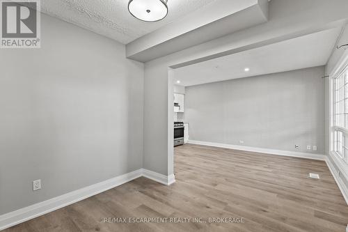 UPPER - 15 MCCORMICK STREET , Welland (Prince Charles), Ontario L3C 4L8 5
