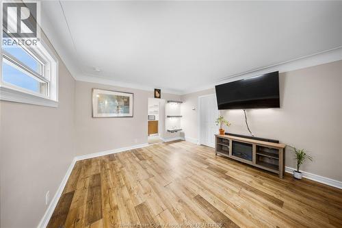 2682 CLEMENCEAU BOULEVARD , Windsor, Ontario N8T 2P6 3