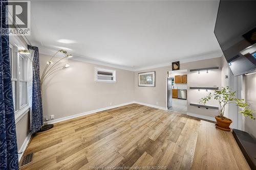 2682 CLEMENCEAU BOULEVARD , Windsor, Ontario N8T 2P6 4