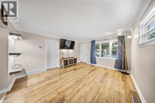 2682 CLEMENCEAU BOULEVARD , Windsor, Ontario N8T 2P6 5