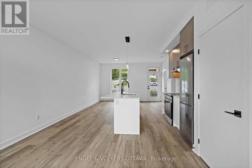 F - 1260 MARENGER STREET , Ottawa, Ontario K1C 1S2 4