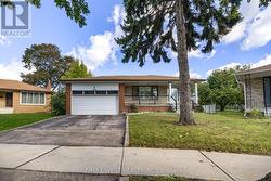 8 CARSWELL PLACE Toronto, ON M9R 3K7