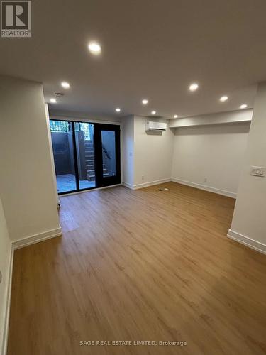 WALK OUT - 22 AUSTIN TERRACE , Toronto, Ontario M5R 1X9 4