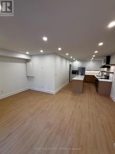 WALK OUT - 22 AUSTIN TERRACE , Toronto, Ontario M5R 1X9 5