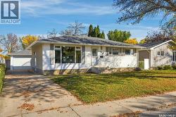 158 Smallwood CRESCENT  Saskatoon, SK S7L 4Z6
