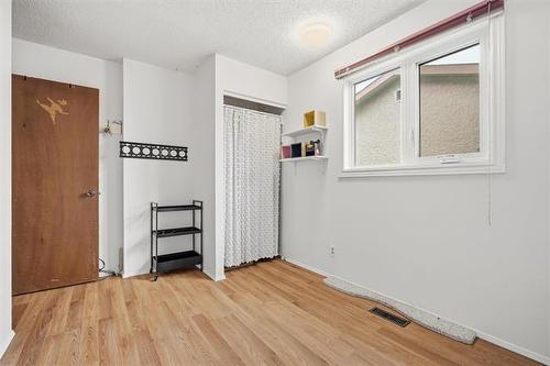 281 Arthur Wright Cr, Winnipeg, MB 