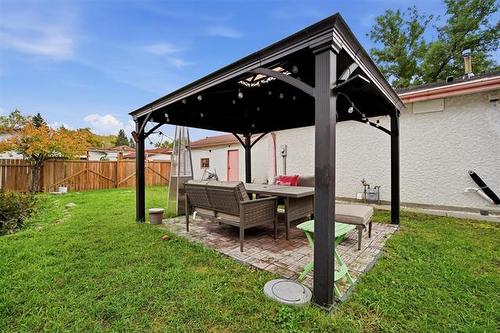 281 Arthur Wright Cr, Winnipeg, MB 