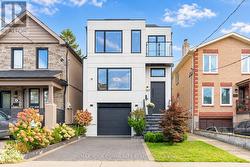 263 LINSMORE CRESCENT Toronto, ON M4J 4L6