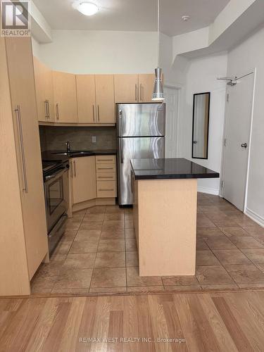 UPPER UNIT - 1090A BLOOR STREET W , Toronto, Ontario M6H 1M6 3