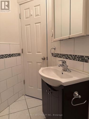 UPPER UNIT - 1090A BLOOR STREET W , Toronto, Ontario M6H 1M6 4