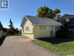 206 6th AVENUE SW Eston, SK S0L 1A0