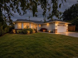 688 Albatross Cres Campbell River, BC V9W 6Z9