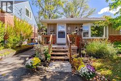 18 DELSEY Street  Hamilton, ON L9H 1S1
