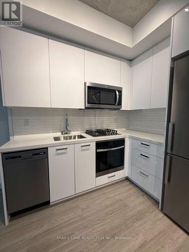 216 - 195 MCCAUL STREET , Toronto, Ontario M5T 0E5 2