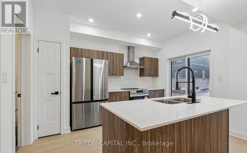 UPPER - 75 WHEATFIELD ROAD , Barrie, Ontario L9J 0C2 4