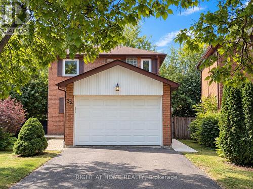 32 ARANKA COURT  Richmond Hill, ON L4C 7T9