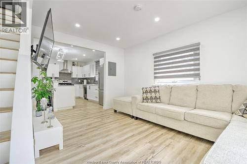 3262 Clemenceau , Windsor, Ontario N8T 2R7 5