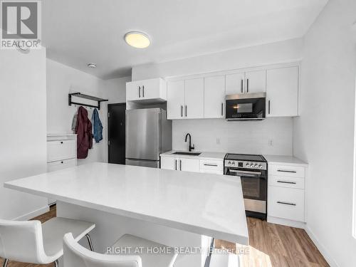 9 - 148 GLENLAKE AVENUE , Toronto, Ontario M6P 1E7 2