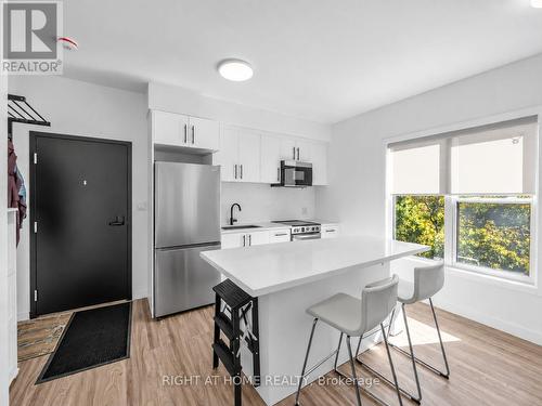 9 - 148 GLENLAKE AVENUE , Toronto, Ontario M6P 1E7 3