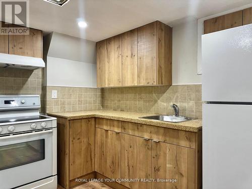 APT A - 246 ELKA DRIVE , Richmond Hill, Ontario L4C 3A3 3