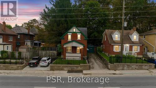 381 VICTORIA STREET N  Kitchener, ON N2H 5E4