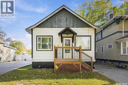 1224 B AVENUE N  Saskatoon, SK S7L 1G3