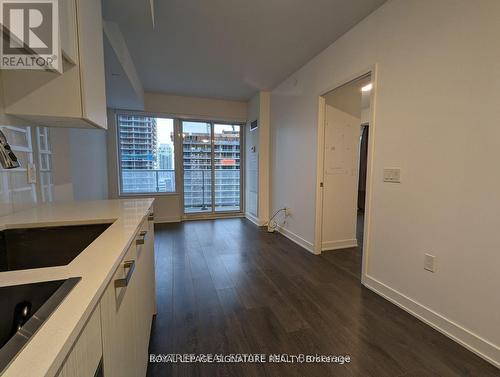 3011 - 195 REDPATH AVENUE , Toronto, Ontario M4P 0E4 3