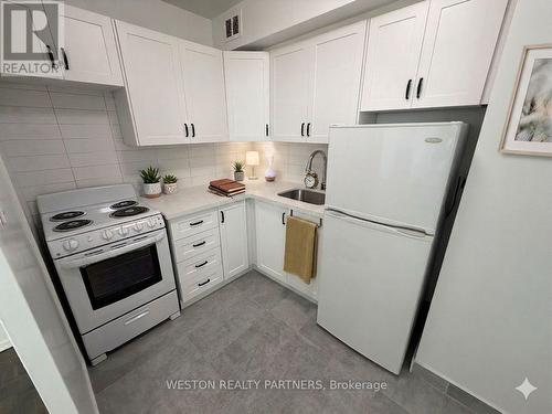 202 - 171 ERSKINE AVENUE , Toronto, Ontario M4P 2L6 3