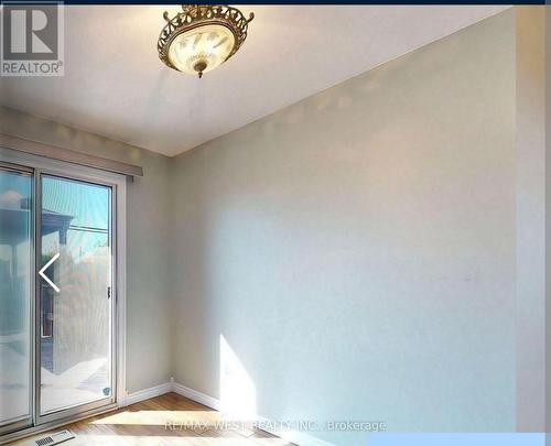 517 FAIRLEIGH AVENUE , Oshawa, Ontario L1J 2W7 5