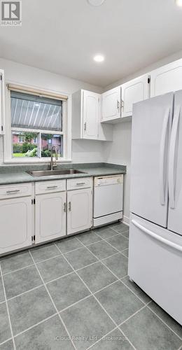 UPPER - 27 INCHCLIFFE CRESCENT , Toronto, Ontario M9P 2N2 5