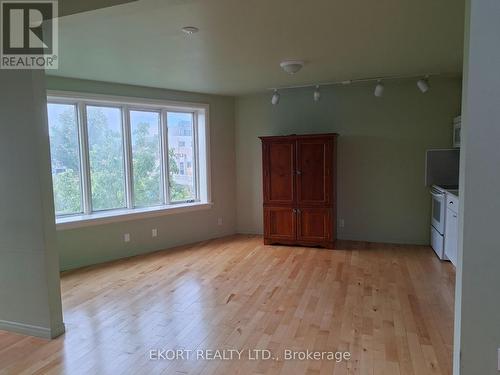 402 FRONT STREET , Belleville (Belleville Ward), Ontario K8N 2Z8 2