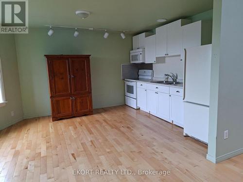 402 FRONT STREET , Belleville (Belleville Ward), Ontario K8N 2Z8 3