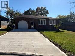 40 HOLIDAY COURT Amherstburg, ON N9V 3A8